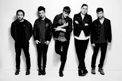 Kids in Glass Houses en session et interview dans Bring The Noise