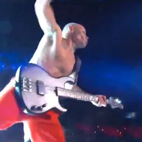 Flea explique le faux concert des Red Hot au Superbowl 2014