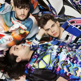 Les Klaxons annoncent Love Frequency