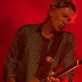 Des montres faites en vêtements de rockstars