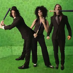 Shaka Ponk Chevalier des Arts et des Lettres