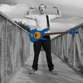 Le bassiste de Red Hot Chili Peppers a une nouvelle signature basse