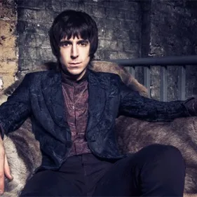 Miles Kane compose pour Yves Saint-Laurent