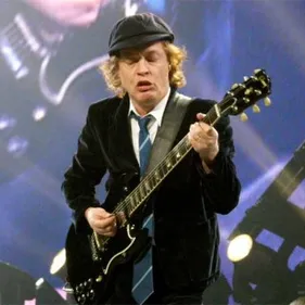Angus Young (AC/DC) en interview avec Thomas Caussé