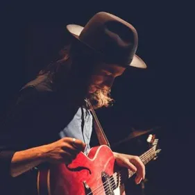 James Bay en interview avec Thomas Caussé