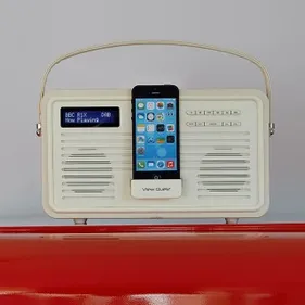 Gagnez un poste RNT View Quest Retro dans le Café Gourmand (13h-15h)