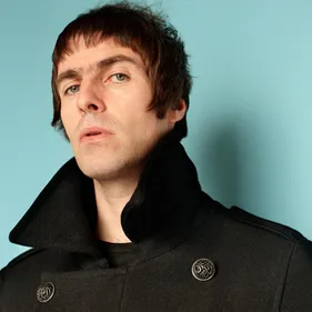 Liam Gallagher livre une prestation émouvante à Manchester et ne...