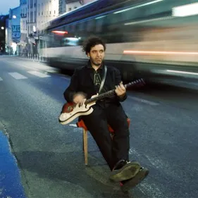 Jo Dahan (ex-Mano Negra) au micro de Thomas Caussé