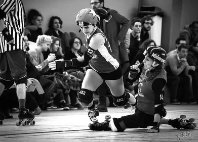 Engagé et enragé, le Roller Derby a le vent en poupe