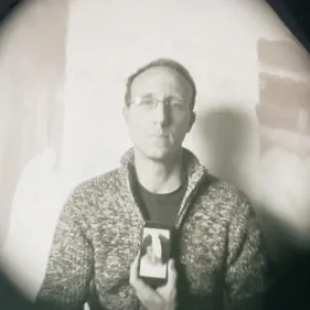 [Rencontre] Loïc, bénévole au camp de réfugiés de Stalingrad à Paris