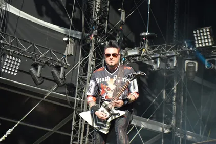 Five Finger Death Punch : Jason Hook quitte le groupe
