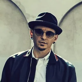 Le chanteur de Linkin Park parle de sa relation avec le public au...