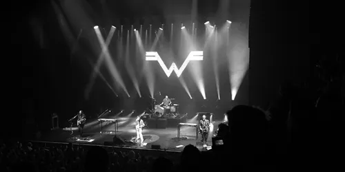 Des fans demandent à Weezer de reprendre "Africa" de Toto, ils...