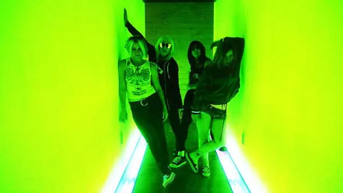 L7 sort un morceau avec Joan Jett