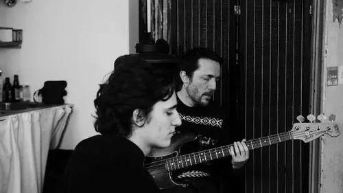 Le bassiste de Radiohead et Tamino s'allient le temps d'un morceau