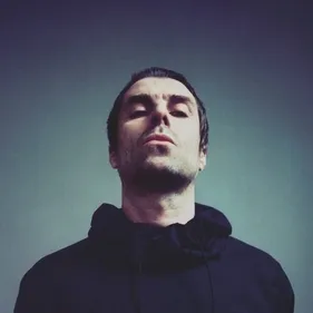 Liam Gallagher sur la Tamise