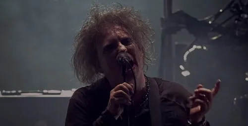 The Cure : Robert Smith dans le nouveau single de CHVRCHES