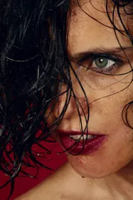 Anna Calvi se prépare à revisiter son album Hunter