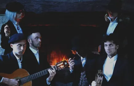 La femme annonce un concert au Zénith de Paris