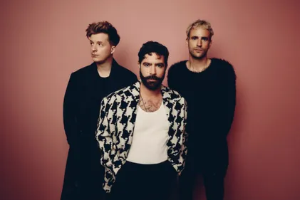 Foals signe un retour "funky" avec "Wake Me Up"