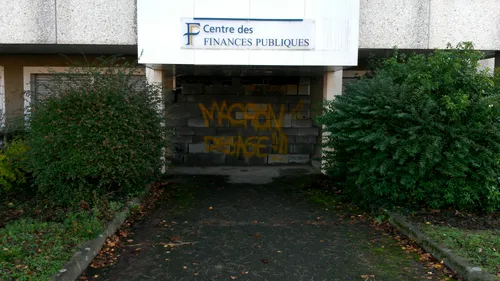 Segré : Le centre des impôts emmuré