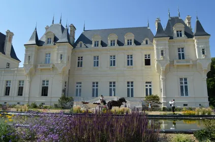 Le Bourg d’Iré. Le Château de Falloux est en vente
