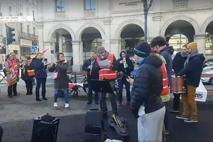Laval. Des musiciens du Conservatoire jouent contre la réforme des...