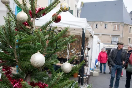 Château-Gontier. Pas de marché de Noël mais des chalets dispersés...