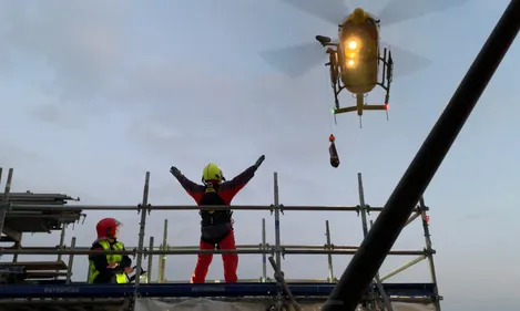 Château-Gontier. Un ouvrier héliporté sur le chantier du viaduc