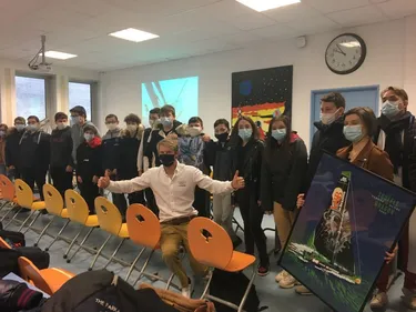 Château-Gontier. Maxime Sorel a rendu visite à des collégiens et...