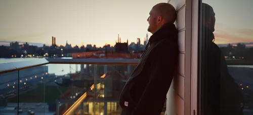 Paul Kalkbrenner revient avec l'hypnotisant "Graf Zahl"