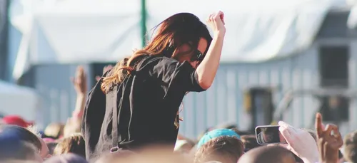 Tests obligatoires, billets plus chers, concerts assis… les fêtes...