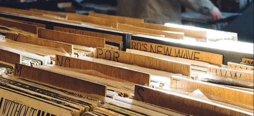 Les disquaires considérés comme essentiels