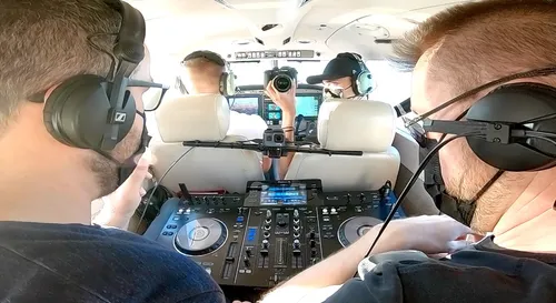 DJ Mast et DJ Ned mixent la tête dans les nuages