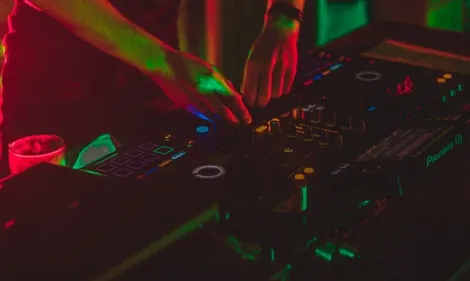 Le sound system détruit lors de la free party de Redon