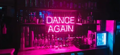 Pass sanitaire et file d’attente : la reprise des clubs un peu...