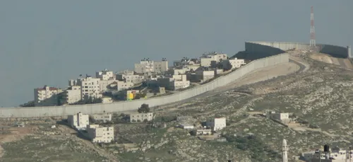 "Mur" en Cisjordanie: la justice israÃ©lienne demande Ã  l'armÃ©e...