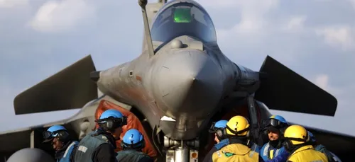 Le porte-avions franÃ§ais Charles de Gaulle entre en guerre contre...