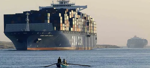 L'Egypte inaugure la seconde voie du canal de Suez pour relancer...