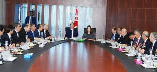 Tunisie- Habib Essid se rÃ©unit avec les responsables de l'UTICA