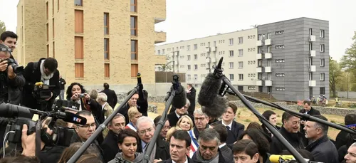 Dix ans aprÃ¨s les Ã©meutes, Valls met l'accent sur la lutte contre...
