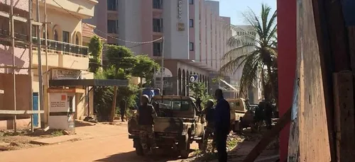 HÃ´tel attaquÃ© Ã  Bamako: Hollande demande aux FranÃ§ais dans des...