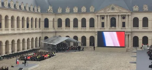 Attentats: Paris la romantique, capitale de tous les hommages 