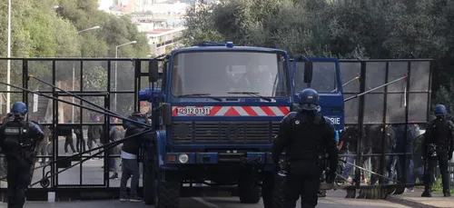 France : nouvelle manifestation dans une ville de Corse, thÃ©Ã¢tre...