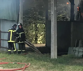 Feu de hangar à Coulonces
