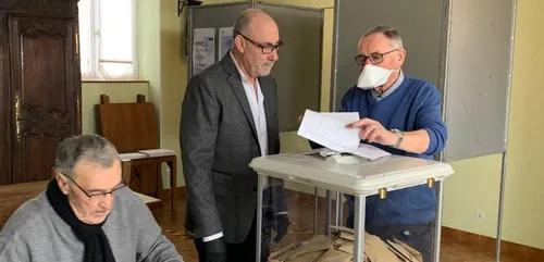 15,5 % de participation à 12 h dans le Calvados