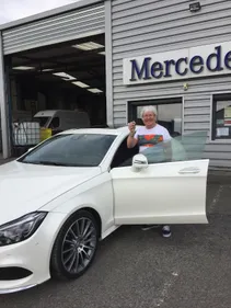 La mercedes d'Emile et Images récupérée à Vire par leur producteur