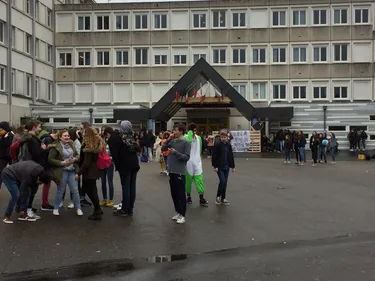 Les élèves du lycée Marie Curie se mobilisent contre la réforme du Bac