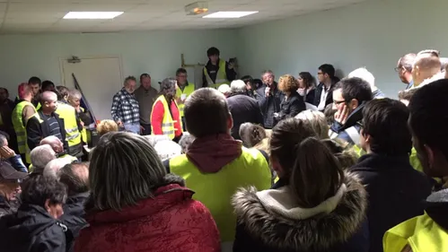 Bagarre entre gilets jaunes à Vire Normandie
