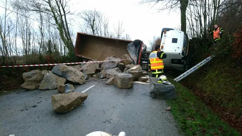 Accident de poids-lourd entre Vire et Gathemo